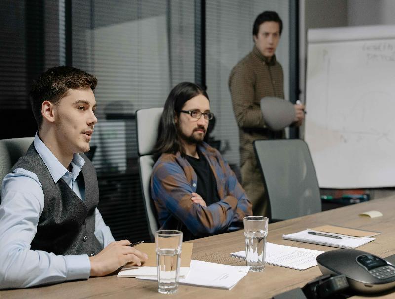 12348 熱線的標(biāo)準(zhǔn)化建設(shè)：服務(wù)流程、話術(shù)規(guī)范與質(zhì)量評估體系